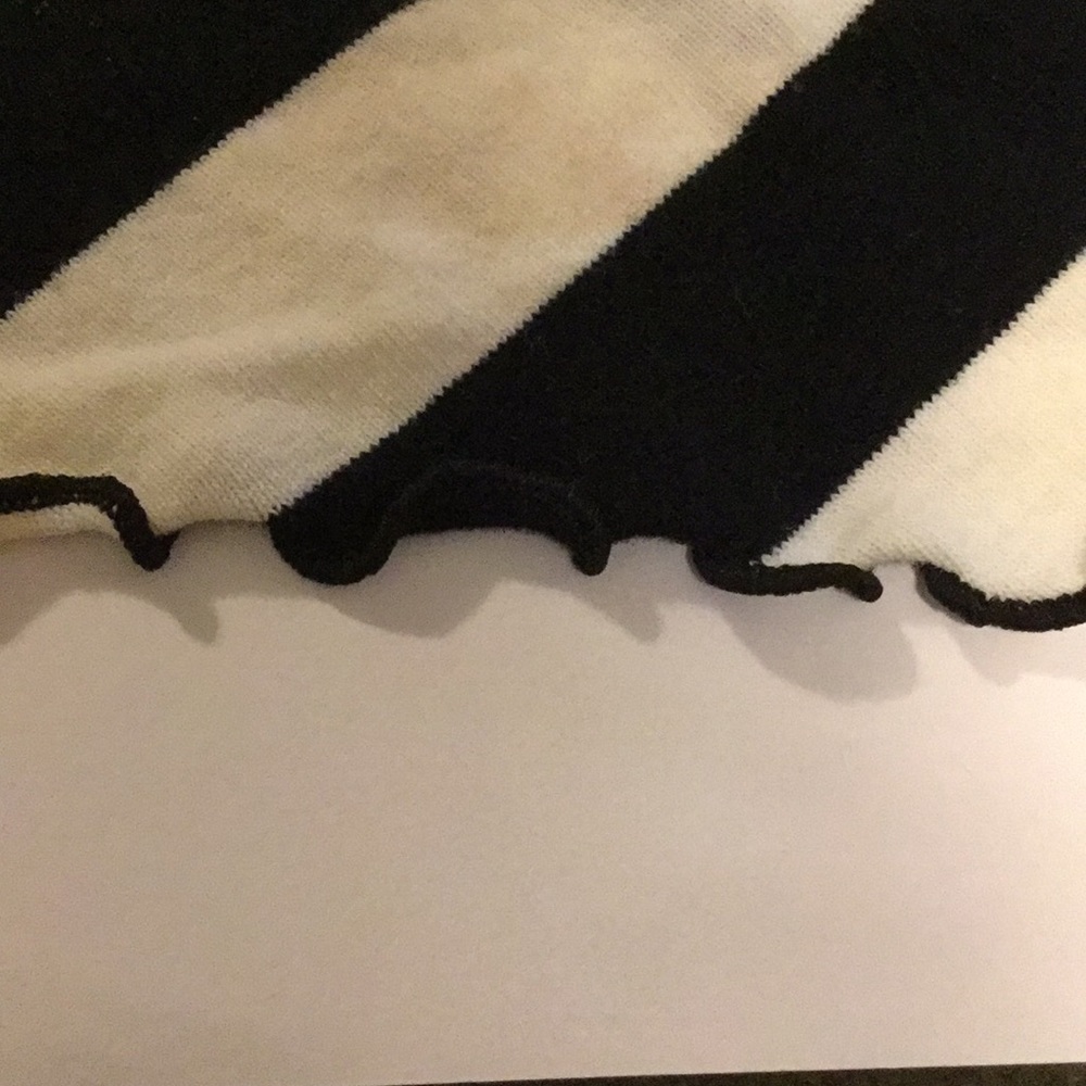 Black and White striped long crop top shirt - Picture 4 of 7